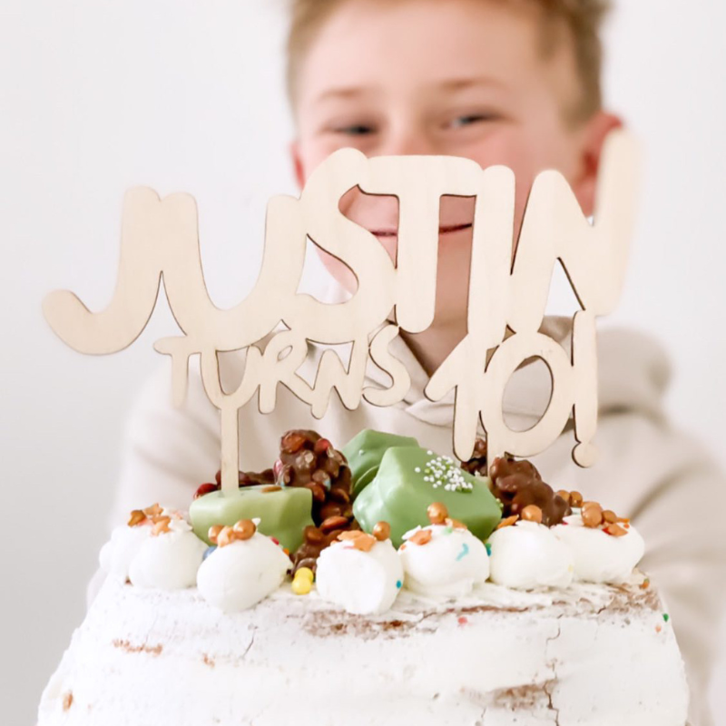 verjaardag kind decoratie; taarttopper; decoratie verjaardag van hout