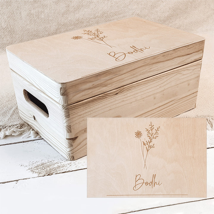 Kleine houten opbergbox in het ontwerp Wild Flowers (gegraveerd). 